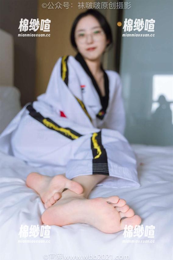 BoBoSocks袜啵啵-稚予 BoBoSocks袜啵啵 - 稚予这脚对脚的互动,原图真是不走寻常路。