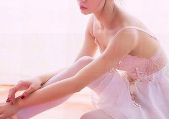 GIRLT果团网 - 随便聊聊little贝壳喵的镂空写真：网盘里的偶然发现