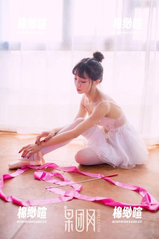 GIRLT果团网 - 随便聊聊little贝壳喵的镂空写真：网盘里的偶然发现