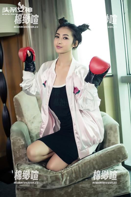 TouTiao头条女神 - 杜菲菲让裸足成为新风尚，私拍照一波流！