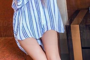 TouTiao头条女神 - 冲浪的海浪与杨漫妮baby的私拍，对，我就是在调皮！