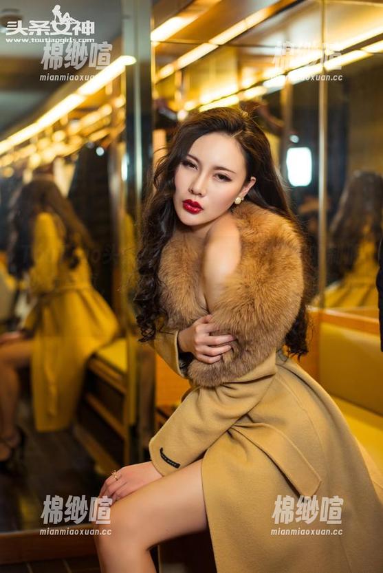 TouTiao头条女神 - 这不是樊安妮的制服少女写真，是刺激我们当年追逐梦的壁纸啊！