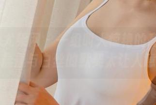 UGirls尤果网 - 一组叫人惊艳的高清照片，杨晨晨与白丝的默契太让人意外。