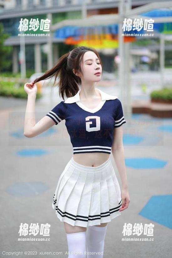 Xiuren秀人网 - 小薯条nienie泳池新合集：可别问水温，这不是温泉！