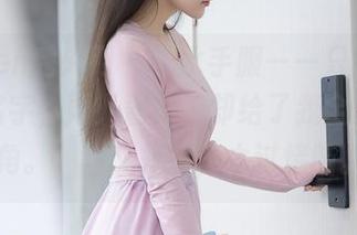 Xiuren秀人网 - “水手服——只是个全套的名字，雨儿酱eve却给了我全新的视角。”图文并茂，太过烧脑。