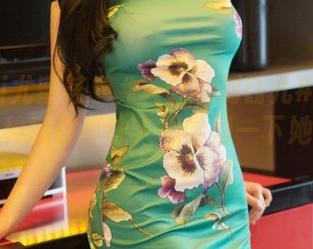 YouMi尤蜜荟 - #天台的刘钰儿#套图分享，这种随意真让人想学习一下她的放松。