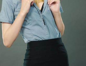 丽柜ligui - 在新颜的私拍里，黑丝演绎出了一种让人咂舌的优雅！
