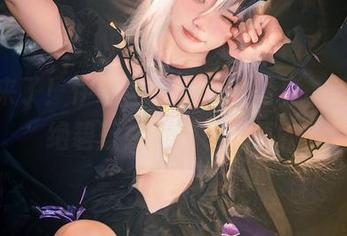 更新来了！伊喵君_Nya的写真，谁能拒绝碧蓝航线的小光辉？