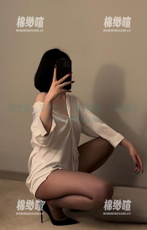 保守的二舅妈 微密圈 - 美图精选:看保守的二舅妈的红丝白袜,真会穿啊!