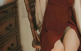 如果说机车是自由的象征，那兔玩映画的伊莉雅就是人间烟火，心头的一抹火热。