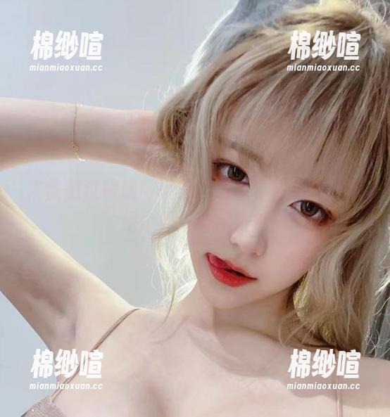 未曾想过眼镜可以这么好看，啾小妍你就是个吸引力磁铁？
