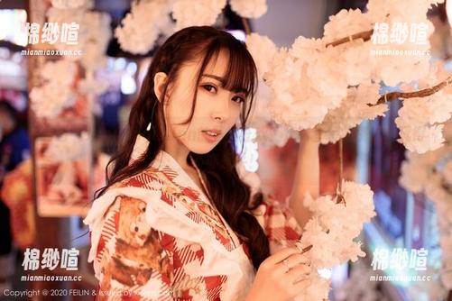 嗲囡囡 - Jennanni_Jen的写真狂欢：定制套装的挑战，玩得不亦乐乎！