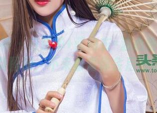头条女神 - 白床单+蓝内衣=温心怡的奇幻免费图册，不来看看你会后悔哦！