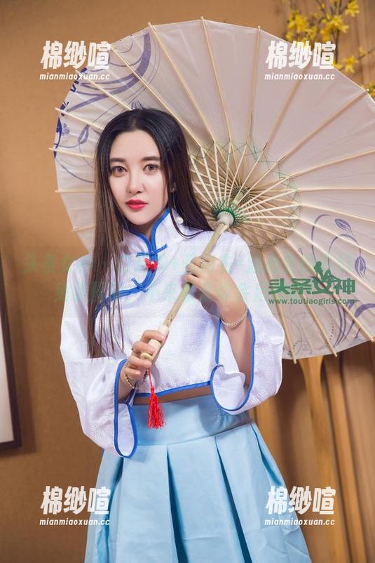 头条女神 - 白床单+蓝内衣=温心怡的奇幻免费图册，不来看看你会后悔哦！