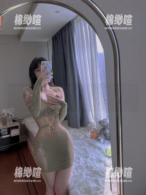 微密圈 - 宋昱欣毛衣分享，没想到这颜色还能这么搭配。