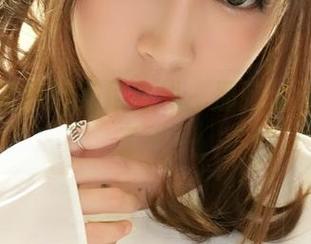 小女巫露娜的美足在线，那腿型让我想到了……