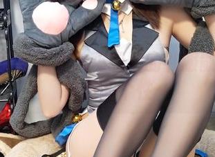 只有私拍能让小女巫露娜的礼服散发如此强烈的个性