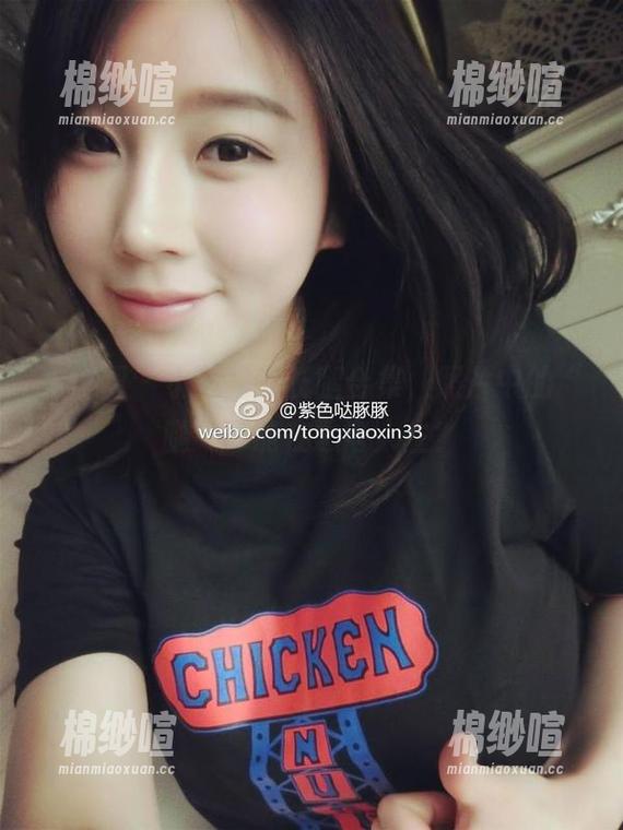 微密圈 - 小芯酱的长腿合集，照片中的“腿”可能在思考人生？
