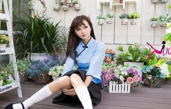 尤果网 - 细节打磨的高跟鞋，含含的写真在网盘里闪闪发光，谁能拒绝呢？