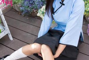 尤果网 - 这组资源：学妹雯雯，连一旁的学姐都想加入！