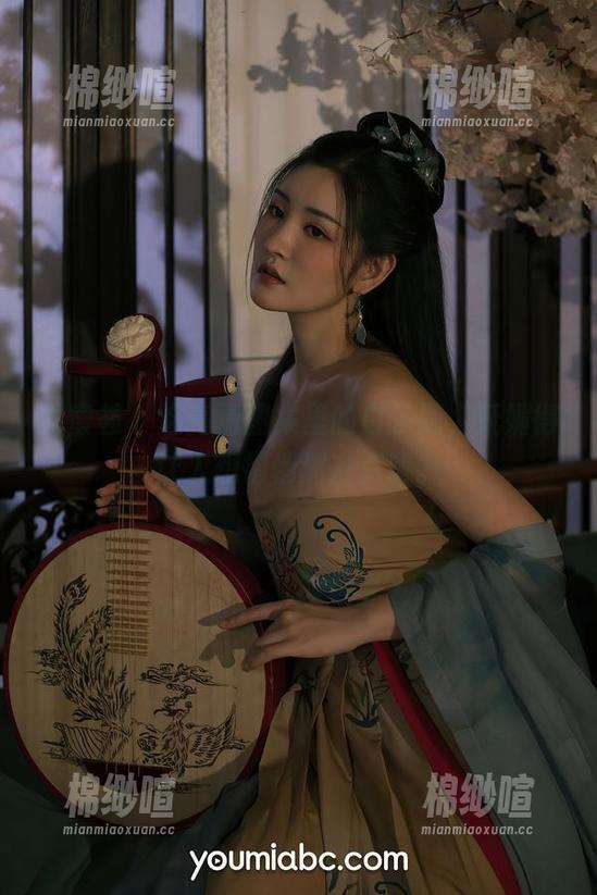 尤蜜荟 - 这高清图集里的白子嫣，妩媚得让人想悄悄溜去点赞。