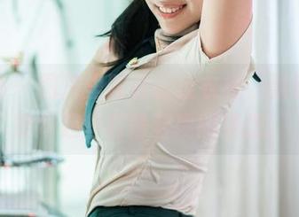 推女郎 - 图片里陆瓷的连衣裙，飘然间就能勾起些若隐若现的猜想。