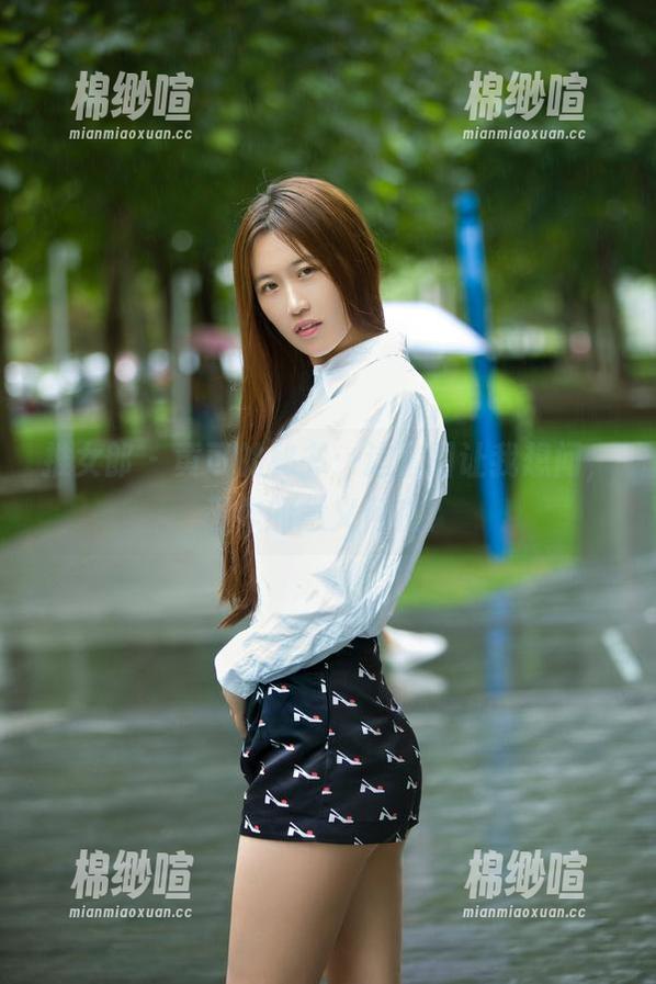 推女郎 - 黄可的秘书：这套图让我想问，工作的意义何在？