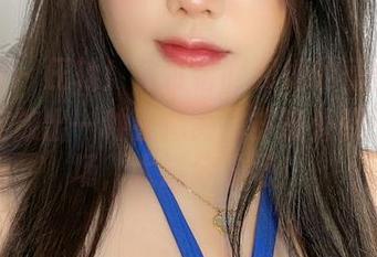 微密圈 - 压轴！是可馨吖和她的蕾丝照，默默绽放出一种看似简单却意外吸引的气场，太过分了吧！