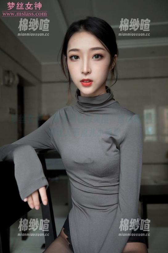 梦丝女神 - 刘佳的在线美图，丝袜腿笔直到让人有点儿小嫉妒