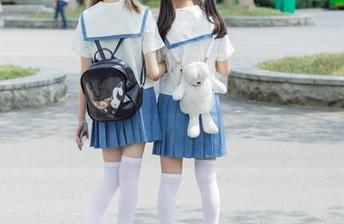 森萝财团 - SayhellotoSia蛮有feel的泳装原图，要不要来个壁纸？