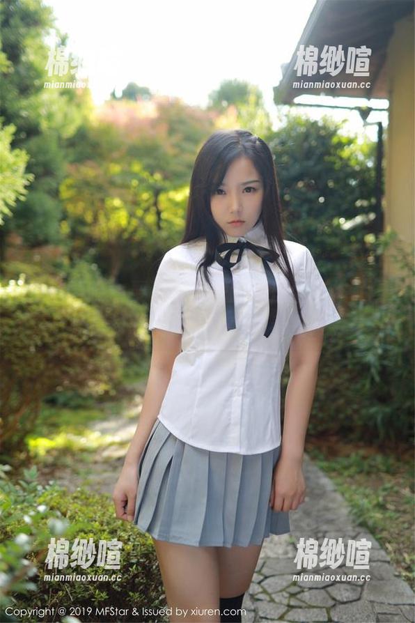 模范学院-韩静安 模范学院 - 要说韩静安的夏日全套作品,光是封面就足够让我多看几眼。