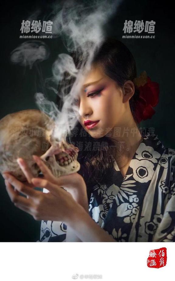 海边小瑕疵：沧霁桔梗全套图片中的我，时不时被海浪亲吻一下。