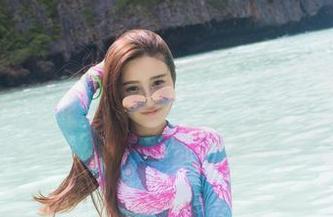 爱蜜社 - 你见过方子萱丝袜写真集吗？太有意思了，下载的时候小心别摔了！