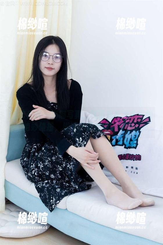 物恋传媒 - 嘟嘟写真：气垫梳与老头乐的绝妙碰撞，脚丫子居然成了主角！