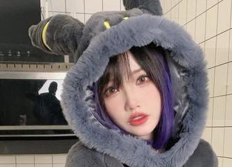 狐洛洛子的私拍又来了，纯白让人眼前一亮，却又有点飘渺？