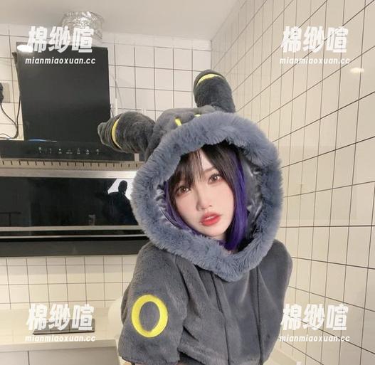 狐洛洛子的私拍又来了，纯白让人眼前一亮，却又有点飘渺？