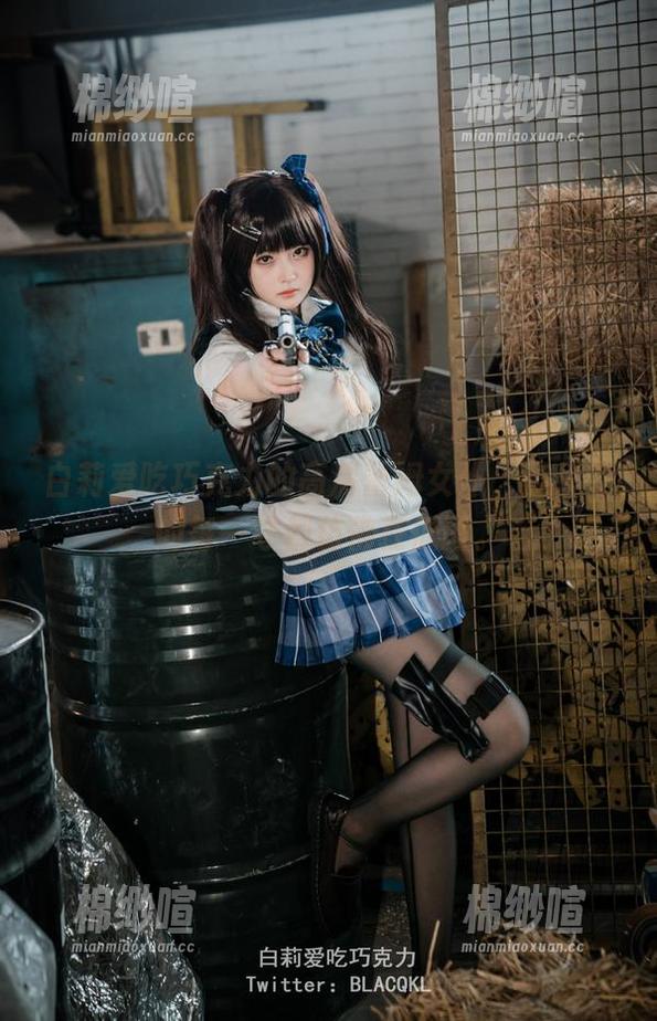 白莉爱吃巧克力的高清蕾姆女仆，照片中的每一寸都仿佛在低语。