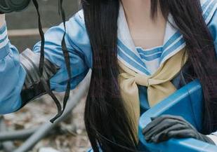 安琪拉私拍背后的白莉爱吃巧克力：这资源就像一瓶打开的香槟，乖乖冒泡！