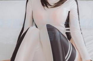 神楽坂真冬的油亮美图：一幅美得让人挠头的画作