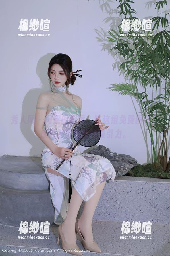 秀人网 - 闵妮的眼镜，瞧这组免费图片，感受那份独特的吸引力。