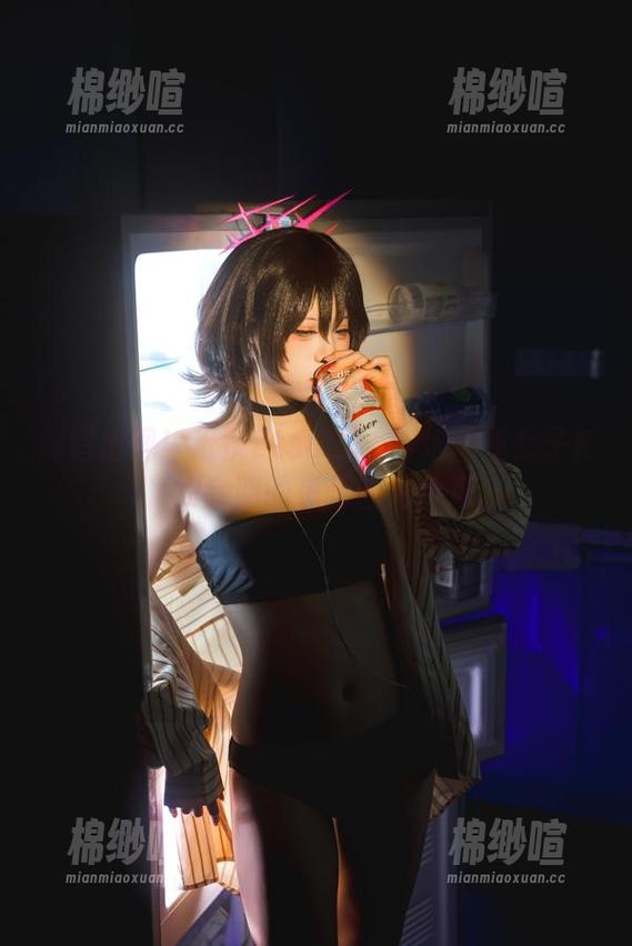 倒唱出现！纸悦Etsu_ko与地雷系女子KTV约会照的乐趣图片合集。