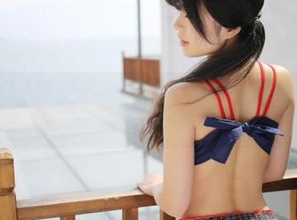 美媛馆 - 看来王馨瑶yanni和这礼服真有缘，上面都有她的影子，在闪闪发光！