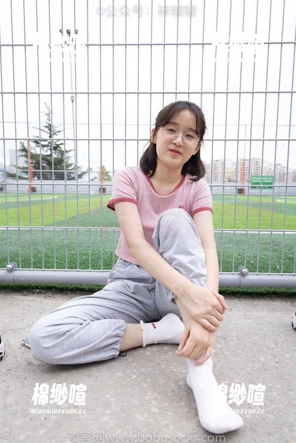 袜啵啵 - 甜甜圈的马丁靴图集：分享那种毫不在意的优雅