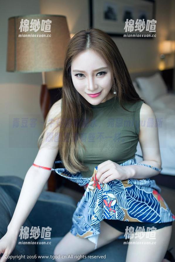 青豆客 - 牛仔裤如潮水，宛恩miyu最新原图里却有些不一样。