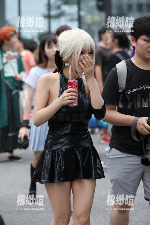 魔镜街拍 - 原图上线！芝芝穿蓝色泳衣是不是太会撩了？