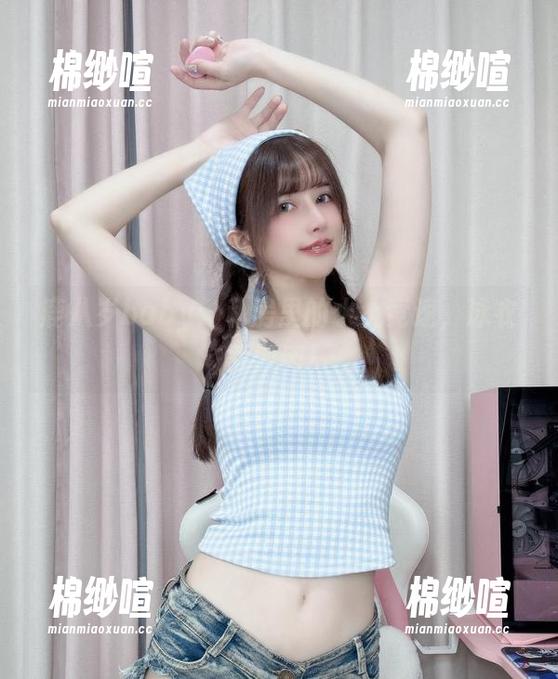 鹿八岁baby：私房里的水上竞速，泳衣秀肌肉！